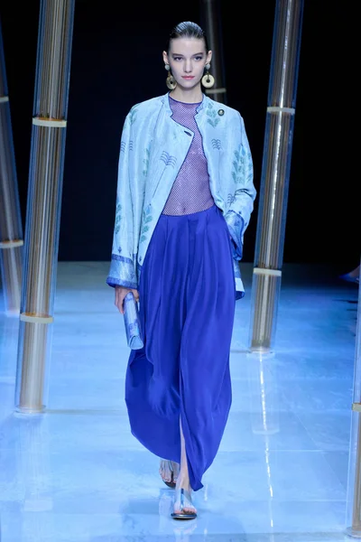 Look 25